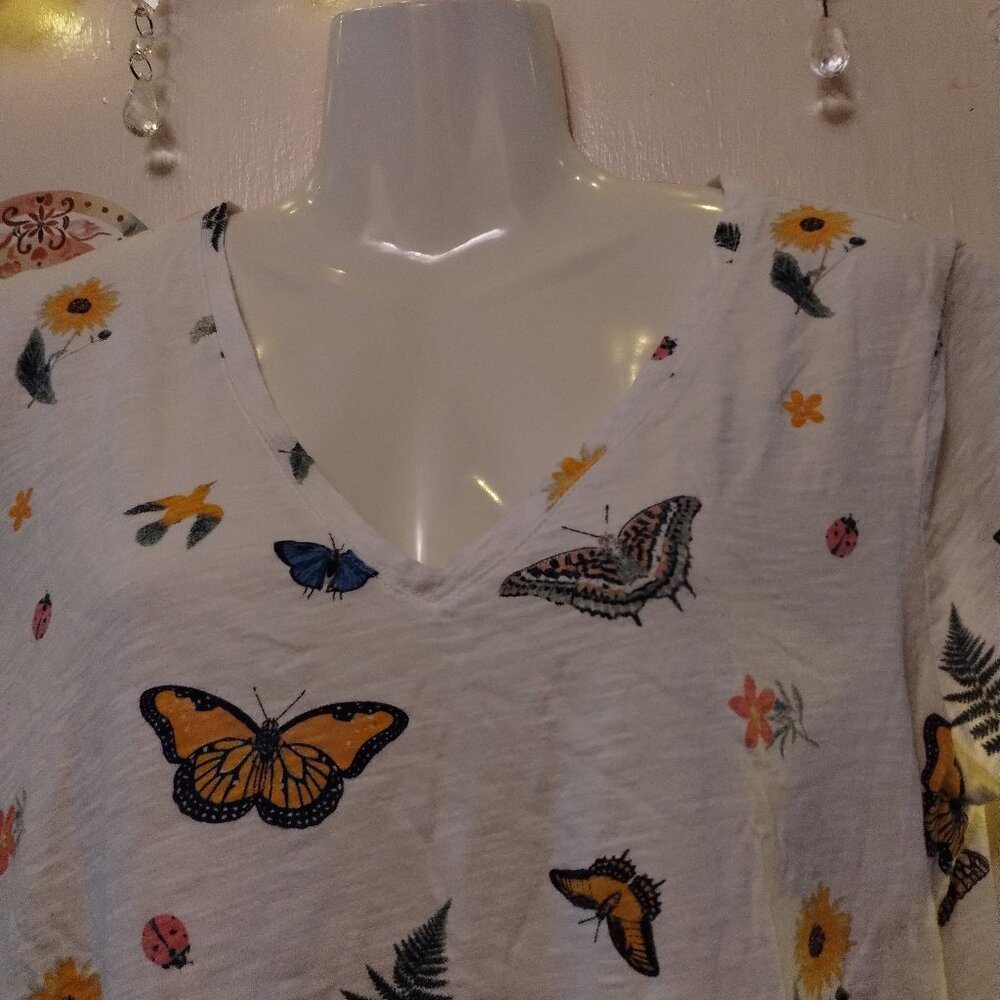 Lucky Brand (M) V neck Cotton Butterfly T - Picture 2 of 5